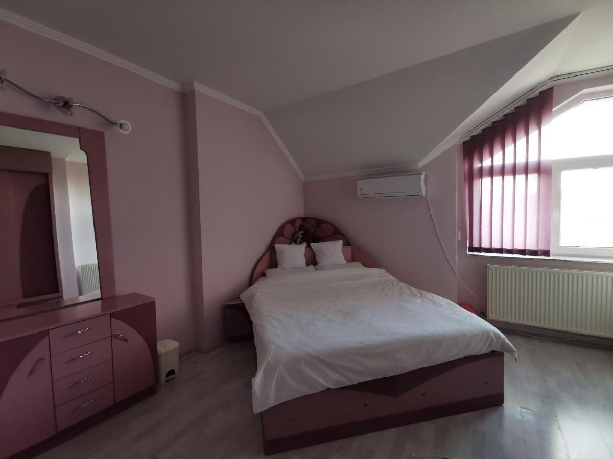 Vila Angela Felix Hotel Sînmartin Екстериор снимка